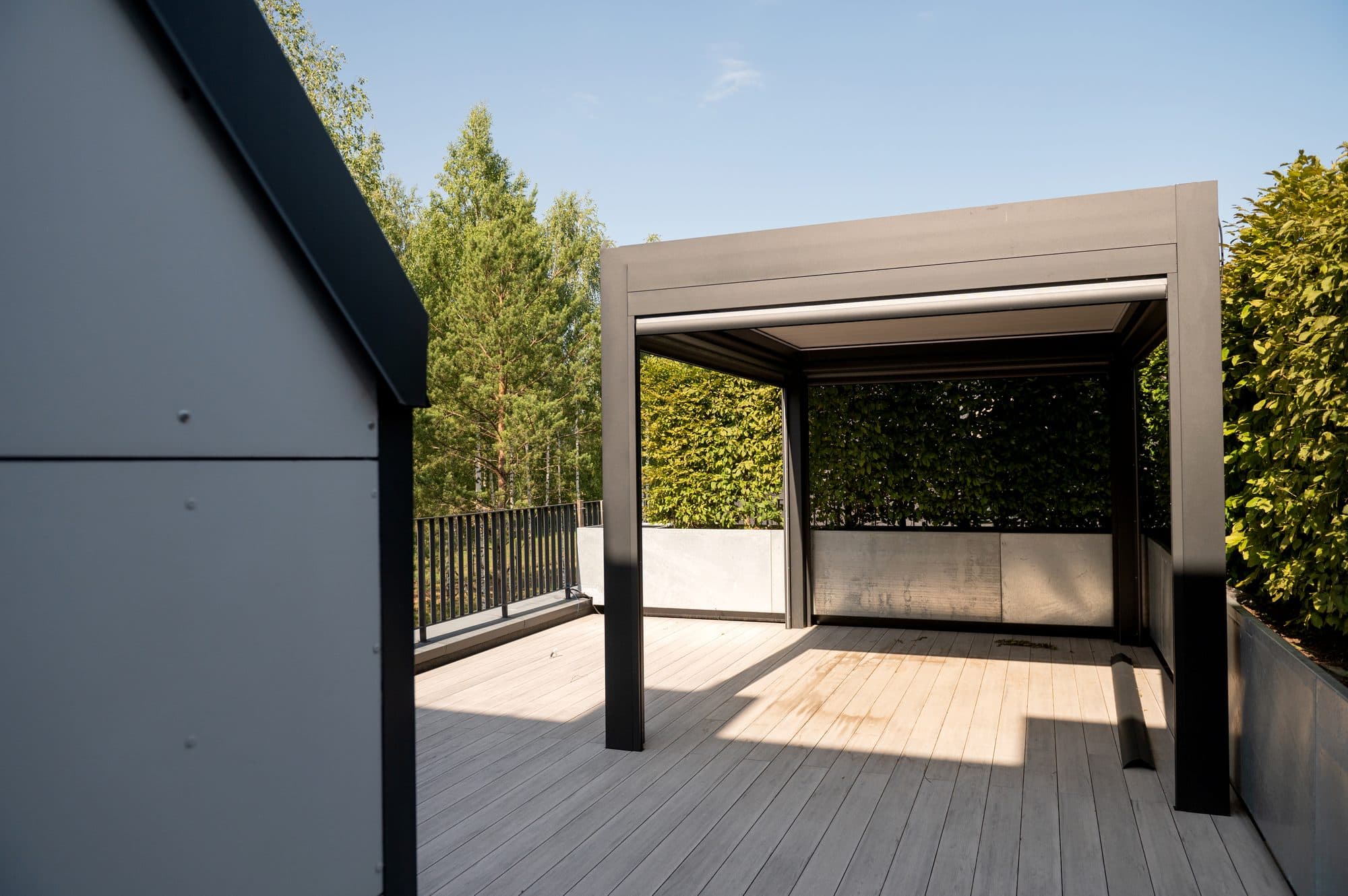 Veranda met decking en zithoek